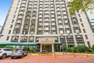 Building Photo - 45 River Dr S