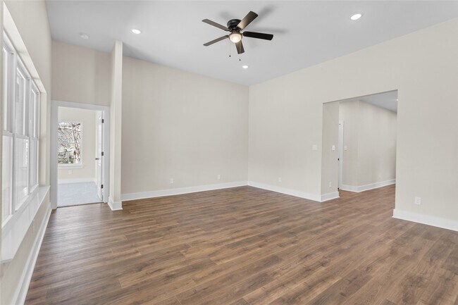 Building Photo - 797 Deleon St
