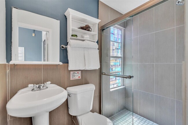 Foto del edificio - 324 Indiana St