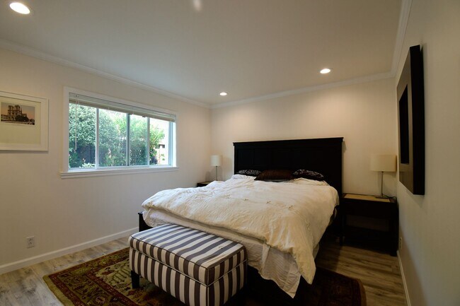 Building Photo - 868  - 874 S California Ave, Palo Alto, CA...