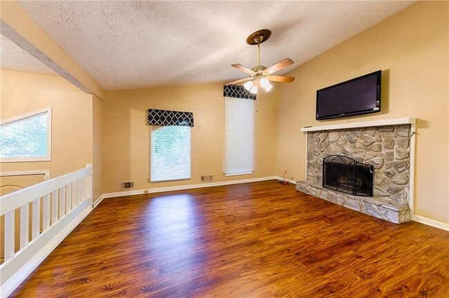 Building Photo - 4161 W Pointe Dr NW