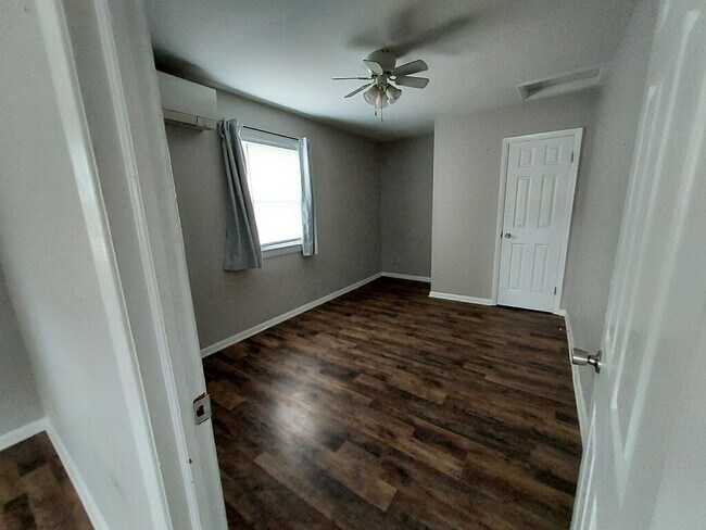 Foto del edificio - 1614 Gillis Rd
