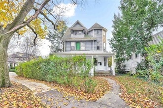 Building Photo - 120-20 84th Ave