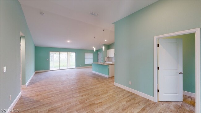 Foto del edificio - 621 NW 7th Pl