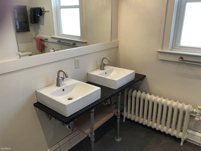Building Photo - 7 br, 2 bath Apartment - 826 Tappan Ave D