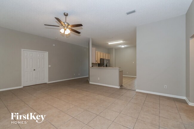 Foto del edificio - 7444 Lake Plantation Ln