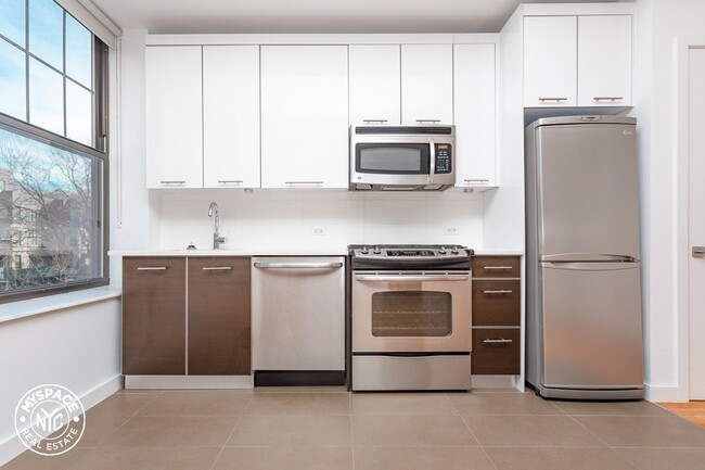 Building Photo - 123 Parkside Ave