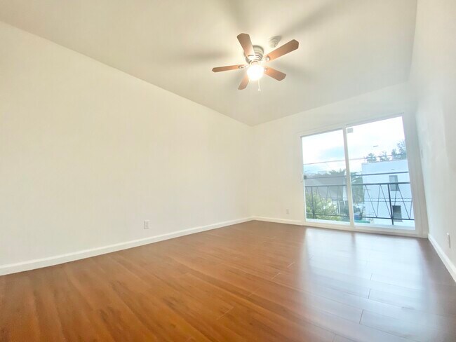 Foto del edificio - 1445 S Sherbourne Dr