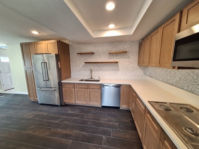 Building Photo - 2305 Rockefeller Ln