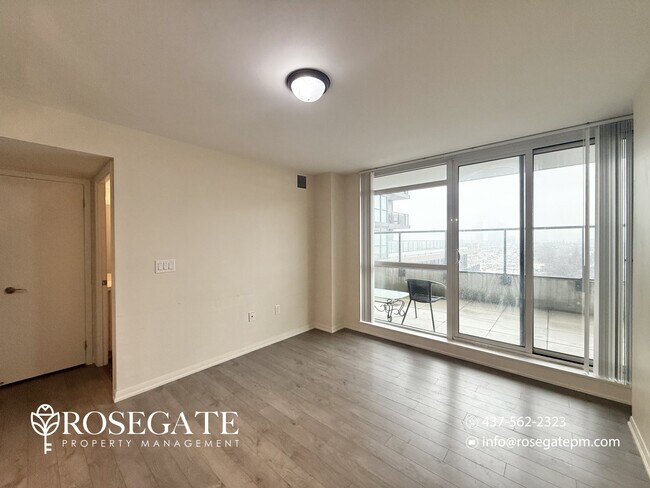 Photo du bâtiment - 1-Bedroom Condo with Large Outdoor Space & Parking – Pet Friendly – North York