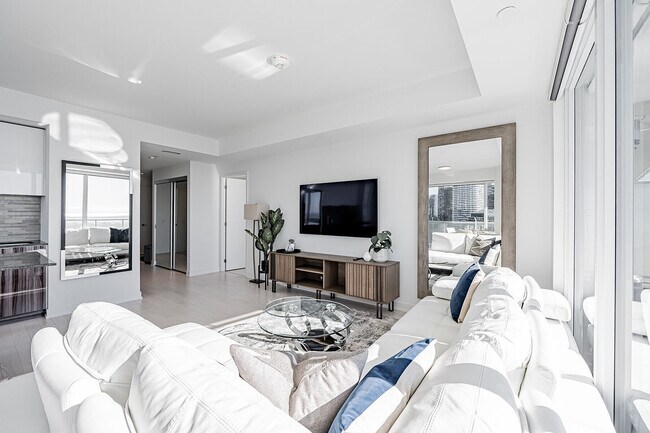Building Photo - 15 Queens Quay E