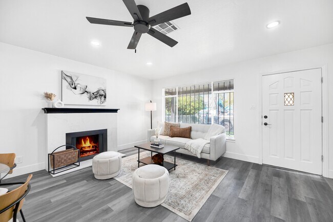 living area - 3041 San Carlos Way
