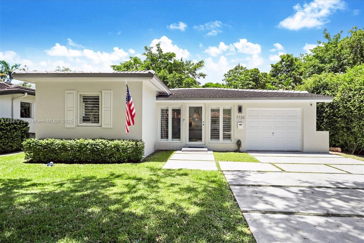 Foto principal - 7720 Mindello St