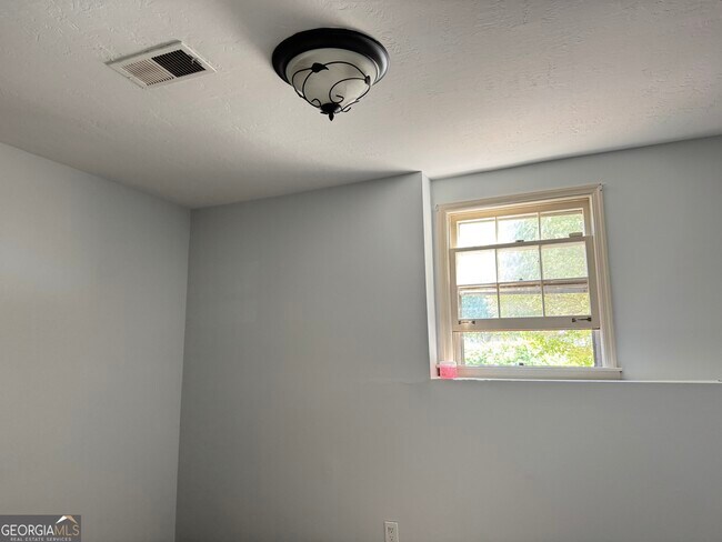 Foto del edificio - 153 Holcomb Ferry Rd