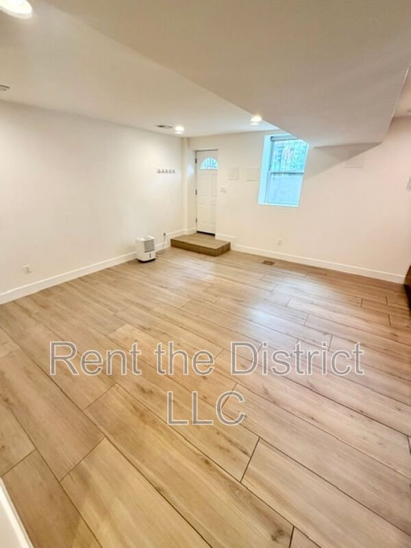 Foto del edificio - 605 Kenyon St NW