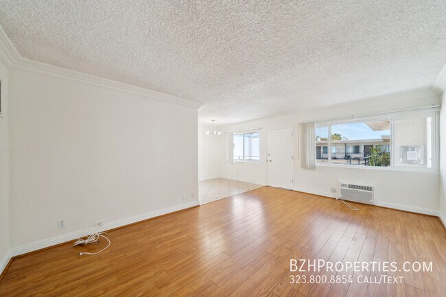 Foto del edificio - 7548 Hampton Ave
