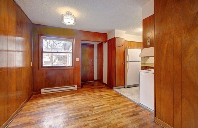 Building Photo - Quaint Three Bedroom Home in Vancouver!  Apply today to received $250 off June 2026