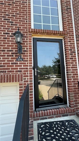 Building Photo - 574 E Vanderbilt Dr