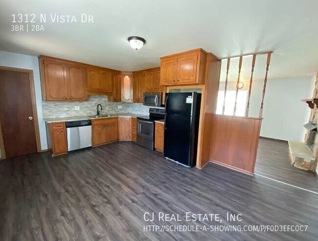 Building Photo - 1312 N Vista Dr