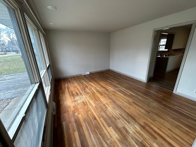 Building Photo - 605 Shadowlawn Pl