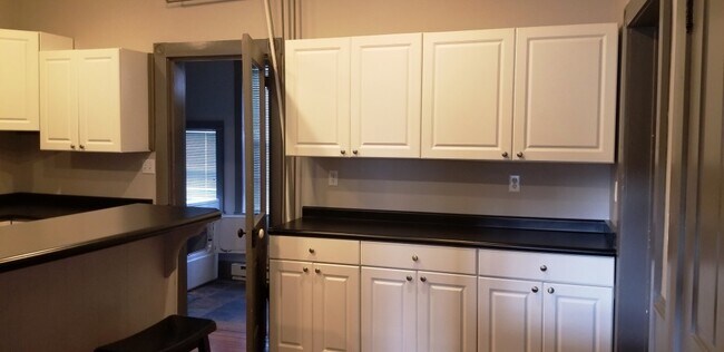 Building Photo - 908 Bull Run Xing