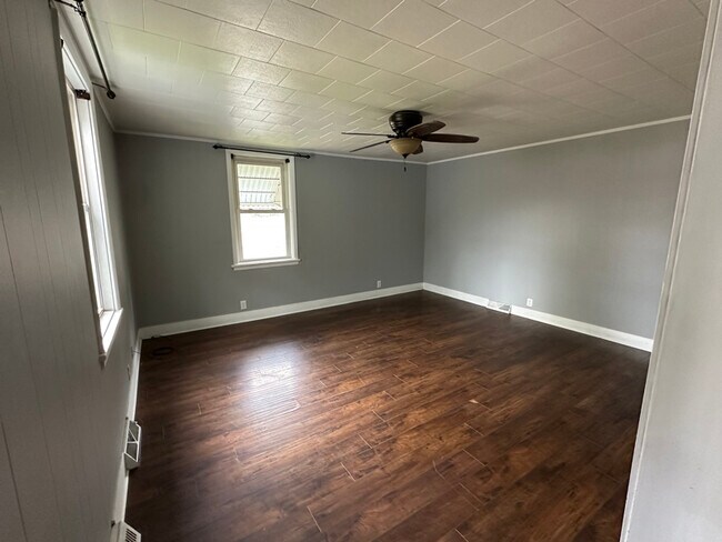 Building Photo - 2425 Pinard St