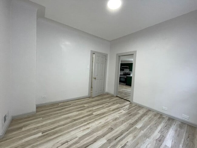 Building Photo - 2137 Woodford St