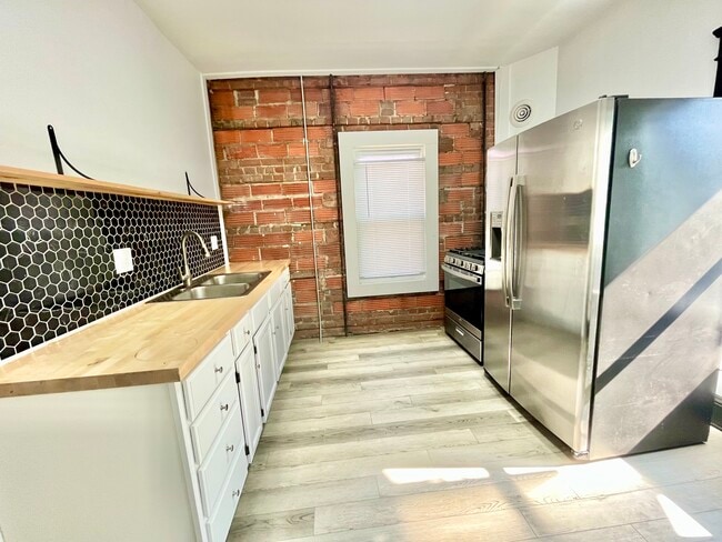 Building Photo - 1331 W 65th St