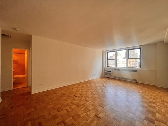 Building Photo - 435 E 79th St