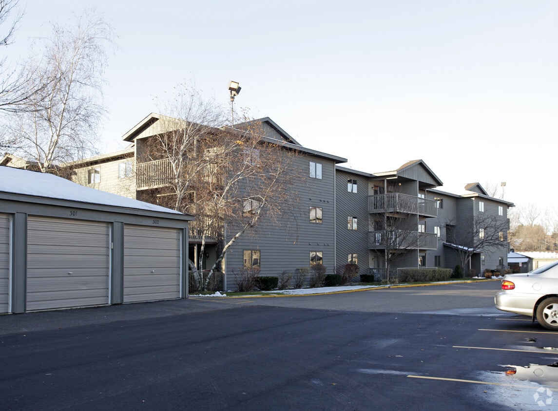 Building Photo - 925 Bahls Dr
