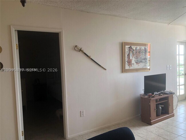 Foto del edificio - 1351 NE Miami Gardens Dr