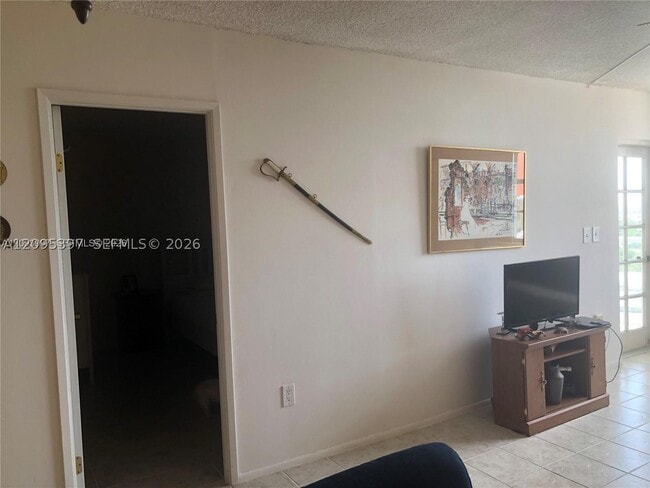 Building Photo - 1351 NE Miami Gardens Dr