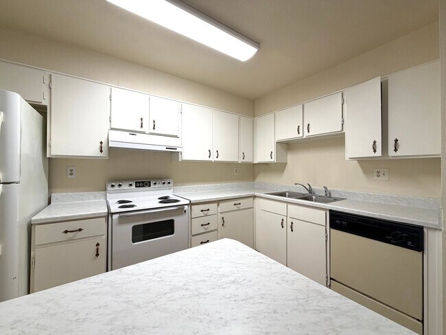 Foto del edificio - Glendale 3 Bed / 2 Bath Townhome | Two-Story Layout