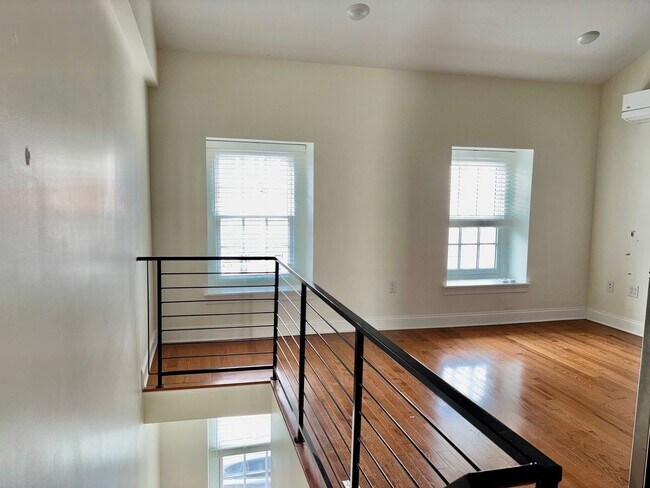 Foto del edificio - 6607 Ridge Ave