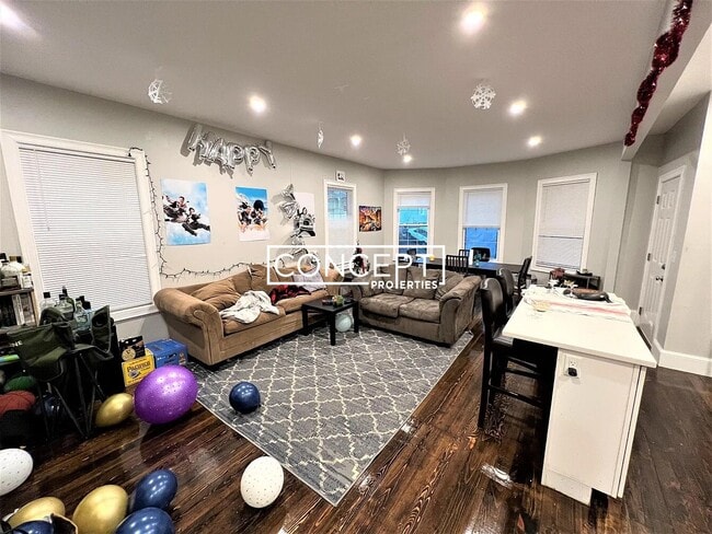 Building Photo - 91 Hillside St