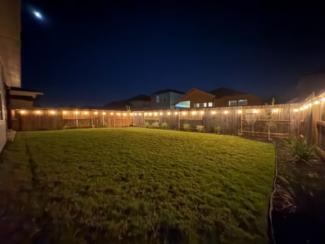 Foto del edificio - 7919 Deepwell Dr