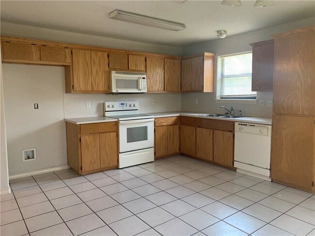 Building Photo - 93 Starlight Dr