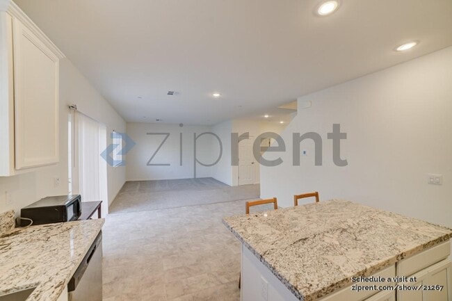 Building Photo - Unit