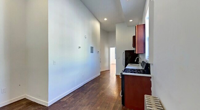 Building Photo - 886 Franklin Ave