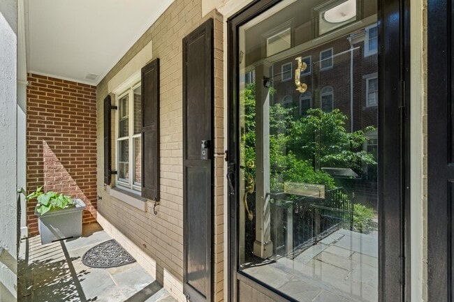 Building Photo - 4422 Westover Pl NW