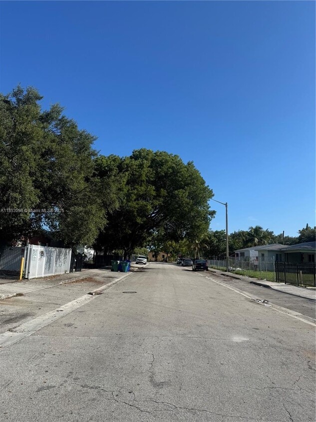 Foto del edificio - 6800 NW 2nd Ct