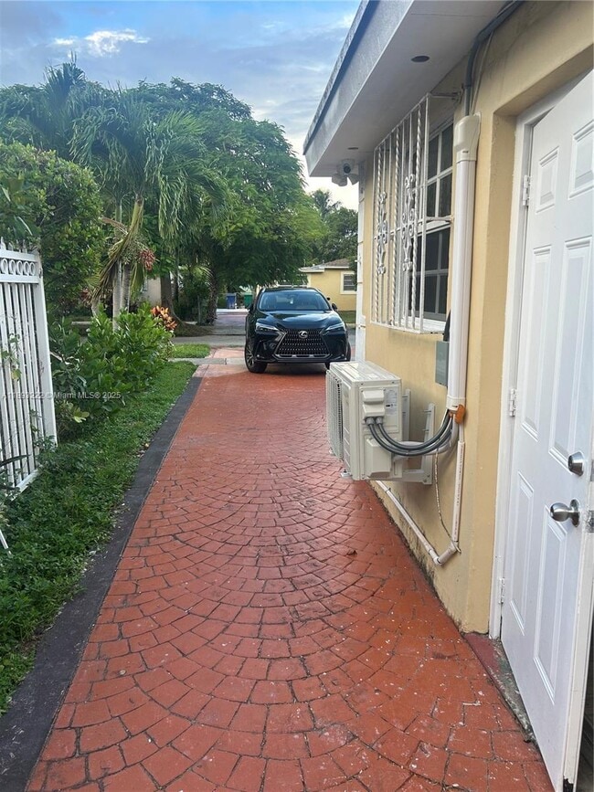 Foto del edificio - 1360 NW 132nd St