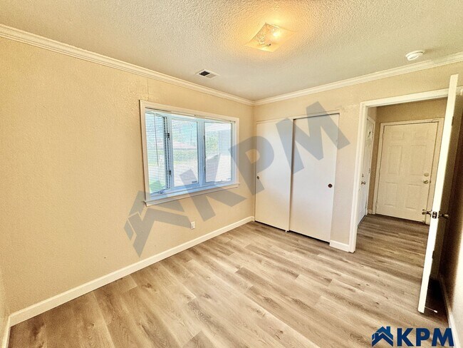 Building Photo - Single Story 3-Bedroom 2-Bath North Stockt...