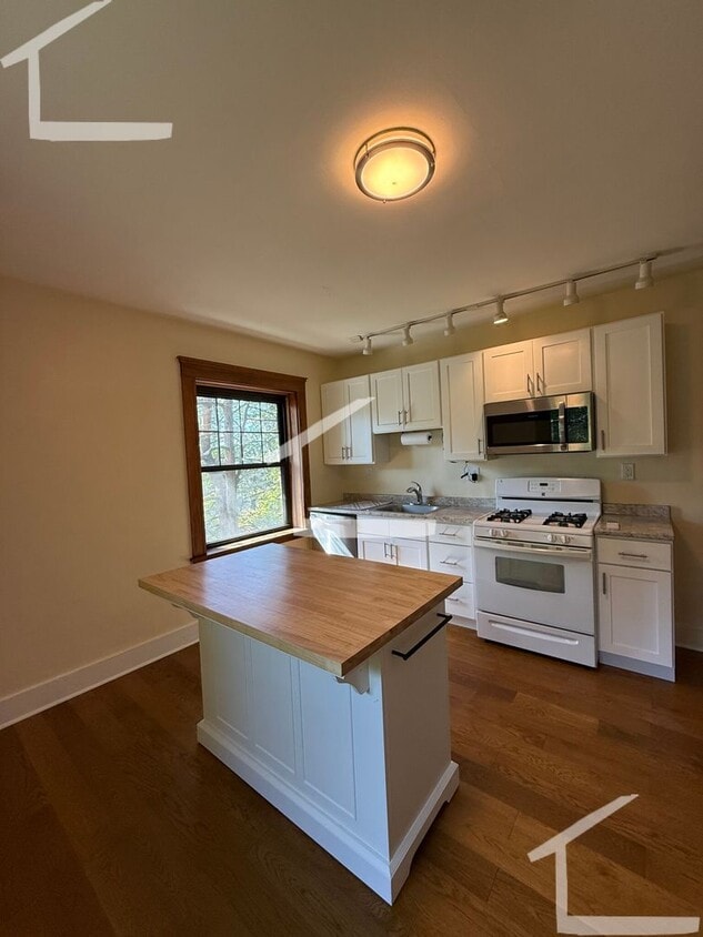 Primary Photo - No Brokers Fee, In-Unit Washer and Dryer, ...