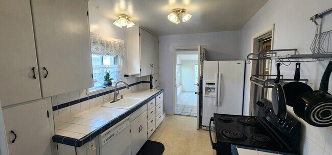 Foto del edificio - 122 Ginkgo St S