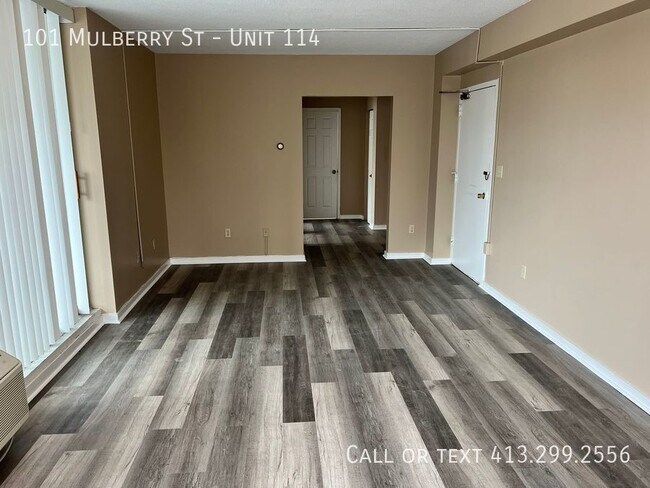 Foto del edificio - Updated Two Bedroom Condo On Springfield's...