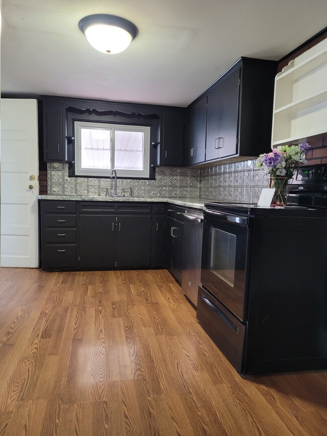 Building Photo - 347 Midland Ave