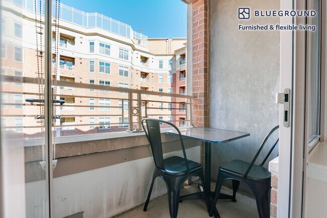 Foto del edificio - 2400 M St NW