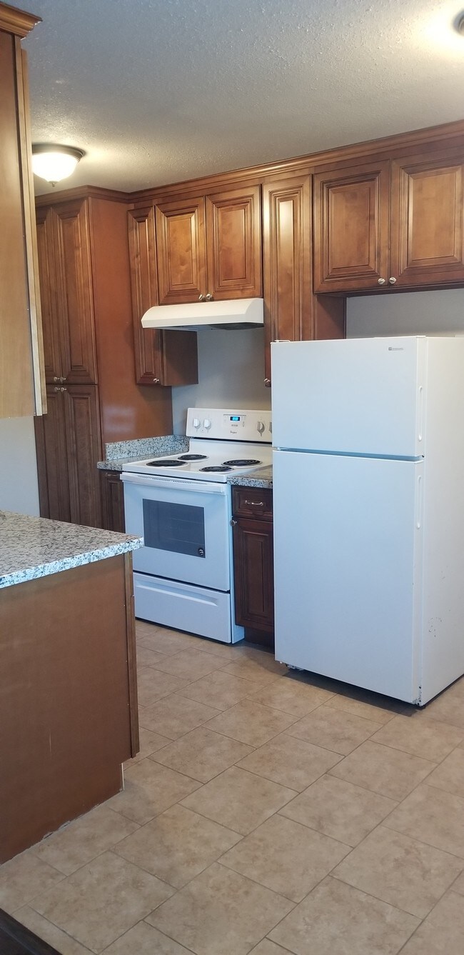 Building Photo - Two Bedroom Apartment near Sunnyslope School