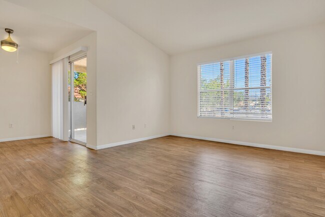 Foto del edificio - 2300 E Silverado Ranch Blvd